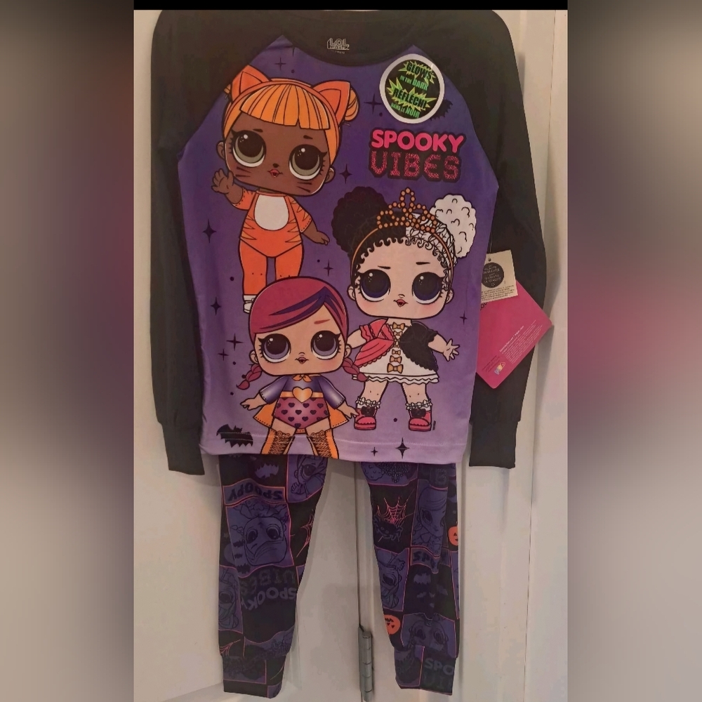 Brand New L.O.L Suprise! Spooky Vibes 2 Piece Kids Pajama Set. Glows In The Dark